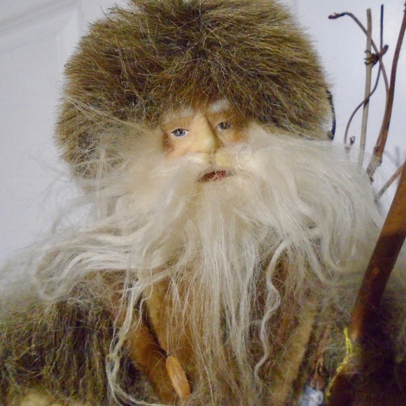 THE TENDER ART COLLECTION Folk Art Woodland Santa - Picture 6 of 7